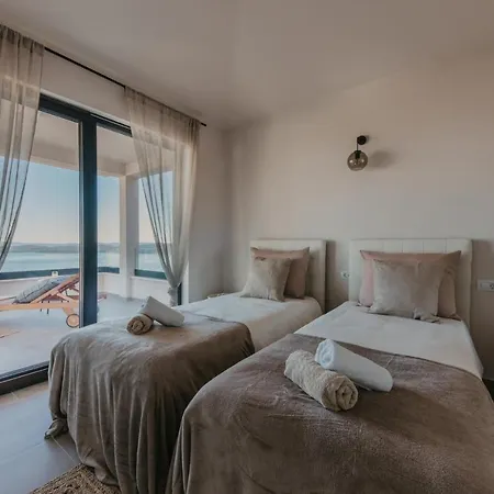 Lux Core With Amazing View And Heated Pool Villa Trogir