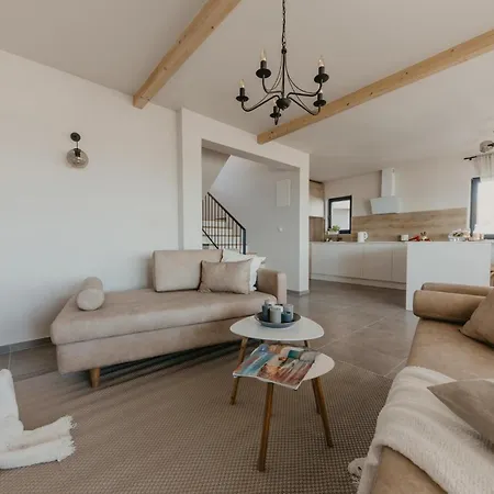 Lux Core With Amazing View And Heated Pool Trogir