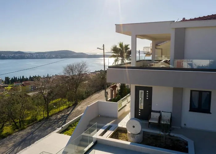 Lux Core With Amazing View And Heated Pool * Trogir