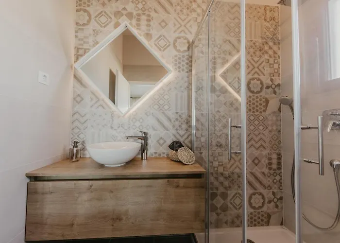 Lux Core With Amazing View And Heated Pool Trogir