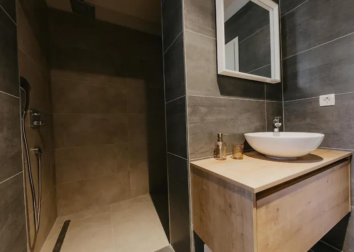 Lux Core With Amazing View And Heated Pool Trogir