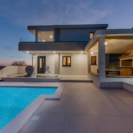 Lux Core With Amazing View And Heated Pool * Trogir