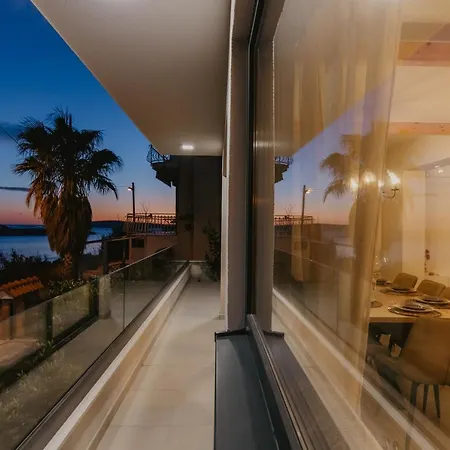 Lux Core With Amazing View And Heated Pool Vila Trogir