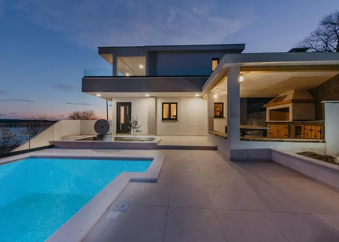 Lux Core With Amazing View And Heated Pool * Trogir