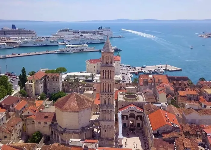 Lux Core With Amazing View And Heated Pool Trogir