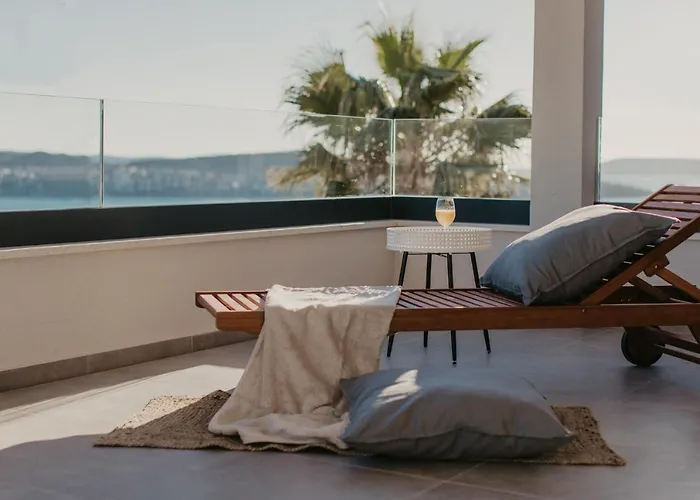 Lux Core With Amazing View And Heated Pool Trogir