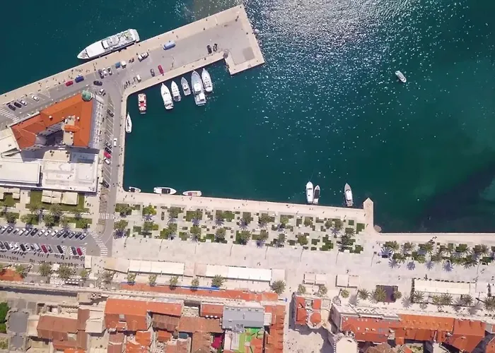 Lux Core With Amazing View And Heated Pool Willa Trogir