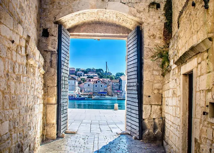 Lux Core With Amazing View And Heated Pool Trogir