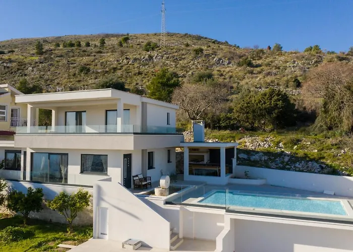 Villa Lux Core With Amazing View And Heated Pool